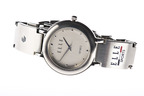 Photo de montre sur fond blanc